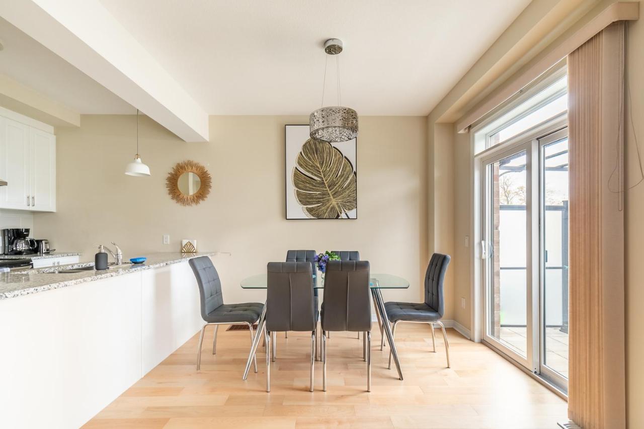 Globalstay Modern Townhomes In Lakeshore Steps To The Beach 해밀턴 외부 사진